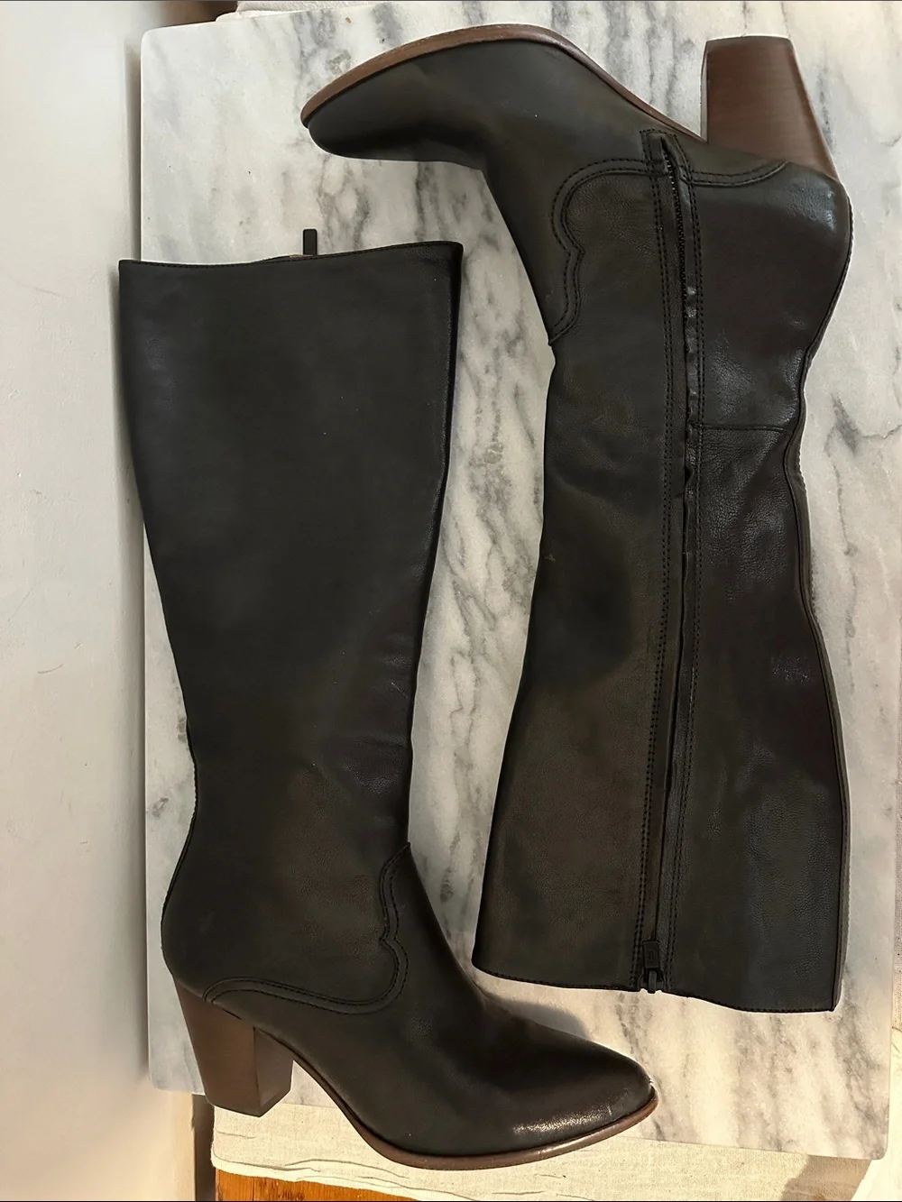 FRYE Reed Inside Zip Tall Boots Black Leather Knee High Heeled Style 70904 8M